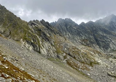 Traseu Vf. Negoiu: Piscul Negru - Lacul Caltun - Strunga Doamnei - Vf. Negoiu - Caldarea Berbecilor - Seuta Lespezilor - Piscul Negru