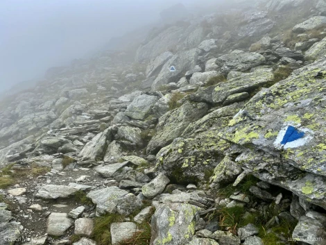 urcare spre saua caprei de la balea lac