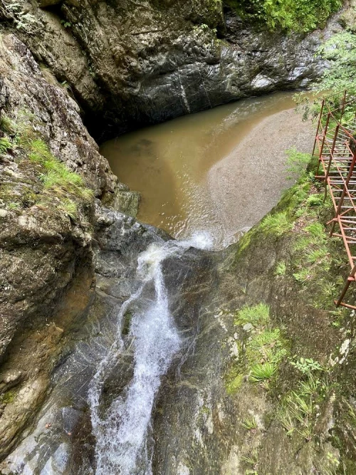 pe pod valea lui stan vedere in jos
